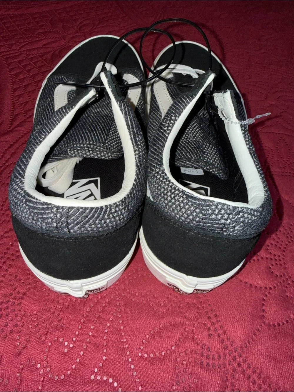 Unisex Vans Black/White Old Skool Low-Top Sneakers